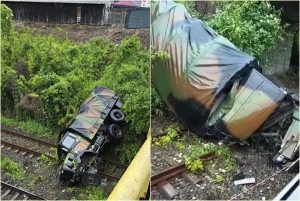 page 2 - Camion militar răsturnat pe calea ferată! Două persoane rănite