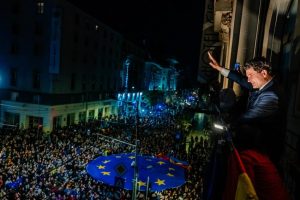 Sute de susţinători ai lui Nicuşor Dan, în stradă pentru a sărbători victoria 1 Nicușor Dan alegeri