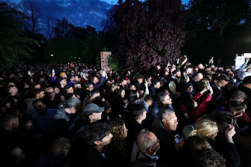 Sute de susţinători ai lui Nicuşor Dan, în stradă pentru a sărbători victoria 2 Nicușor Dan alegeri