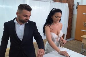 XbPqn1JapJB 3L - De la nuntă, direct în secția de vot!
