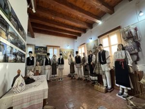 O seară de poveste în satul de altădată – Noaptea Muzeelor la Cula Racovița 1 Sursă foto: FB Centrul Cultural Mioveni