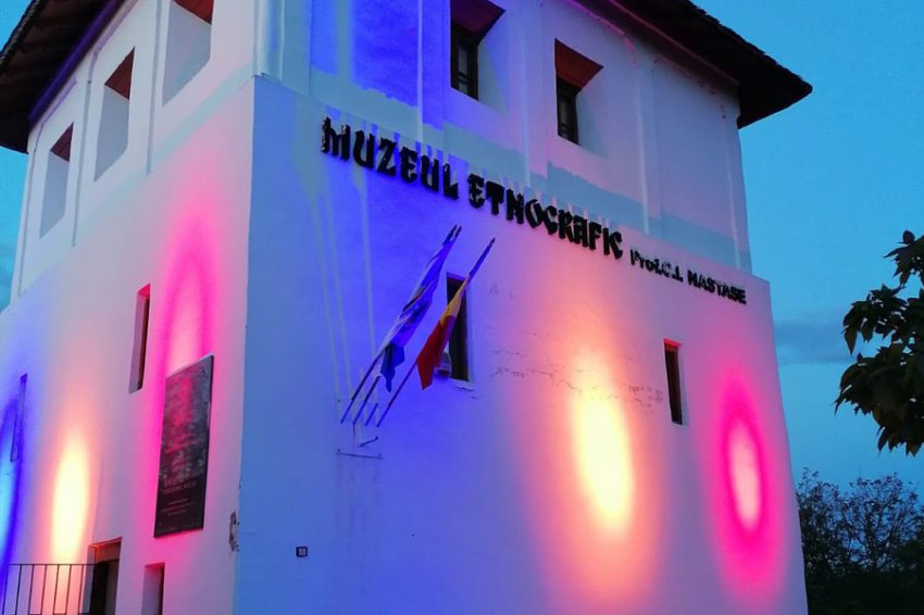 O seară de poveste în satul de altădată – Noaptea Muzeelor la Cula Racovița 1 Sursă foto: FB Centrul Cultural Mioveni