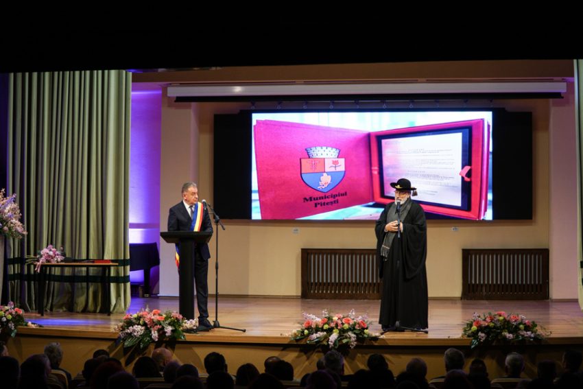 ips calinic 1 - Părintele Arhiepiscop Calinic Argeșeanul a primit titlul de „Cetățean de onoare al Municipiului Pitești”