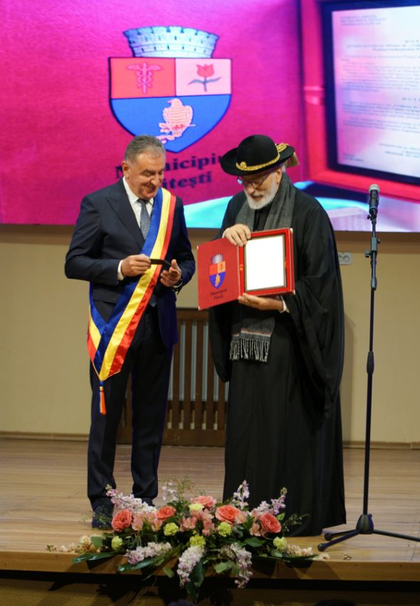 ips calinic si gentea 2 - Părintele Arhiepiscop Calinic Argeșeanul a primit titlul de „Cetățean de onoare al Municipiului Pitești”