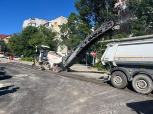 Aleea Petru Poni, cartier Prundu, Pitești – lucrări de frezare și asfaltare 1 Sursă foto: fb Primăria Munciipiului Pitesti