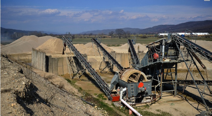 TITAN SRL – Expertiză în extracția și procesarea materialelor pentru construcții 5 TITAN