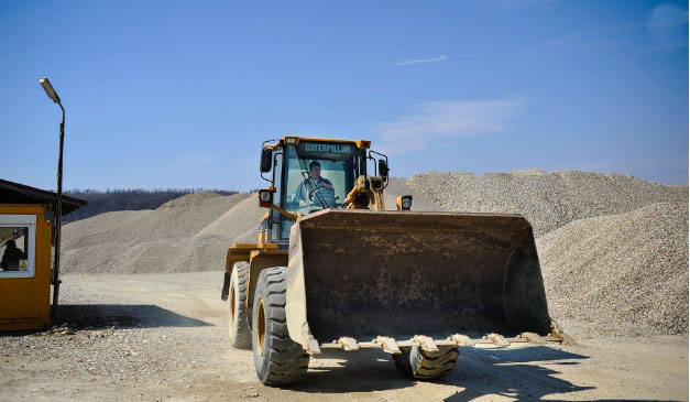 TITAN SRL – Expertiză în extracția și procesarea materialelor pentru construcții 3 TITAN