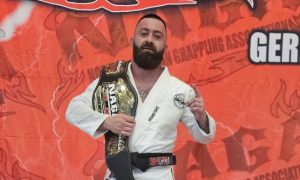 Mihai Buidan aduce centura NAGA acasă 1 Sursă foto: FB Mihai Buican.