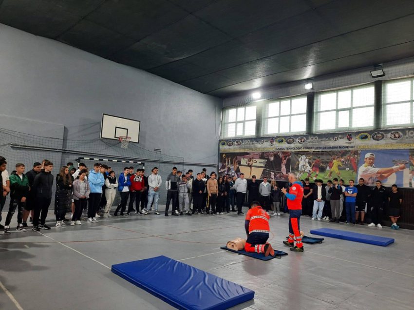 Liceul Tehnologic Constructii de Masini Mioveni ajutor Sursă foto: FB Primăria Orașului Mioveni.