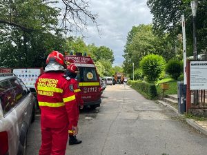 (Video) Incendiu la subsolul unei școli din Pitești! Zeci de elevi s-au autoevacuat 1 c0b7653d faad 4eef 8679 c8dfe6f390d7 - (Video) Incendiu la subsolul unei școli din Pitești! Zeci de elevi s-au autoevacuat