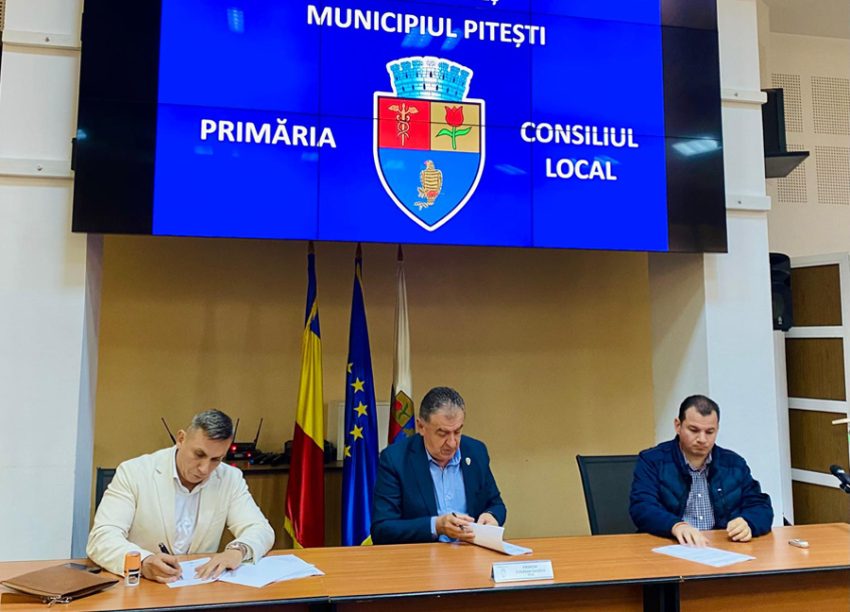 contract scoli gardinite si licee laboratoare si clase deschidere Sursă foto: Primăria Municipiului Pitești.
