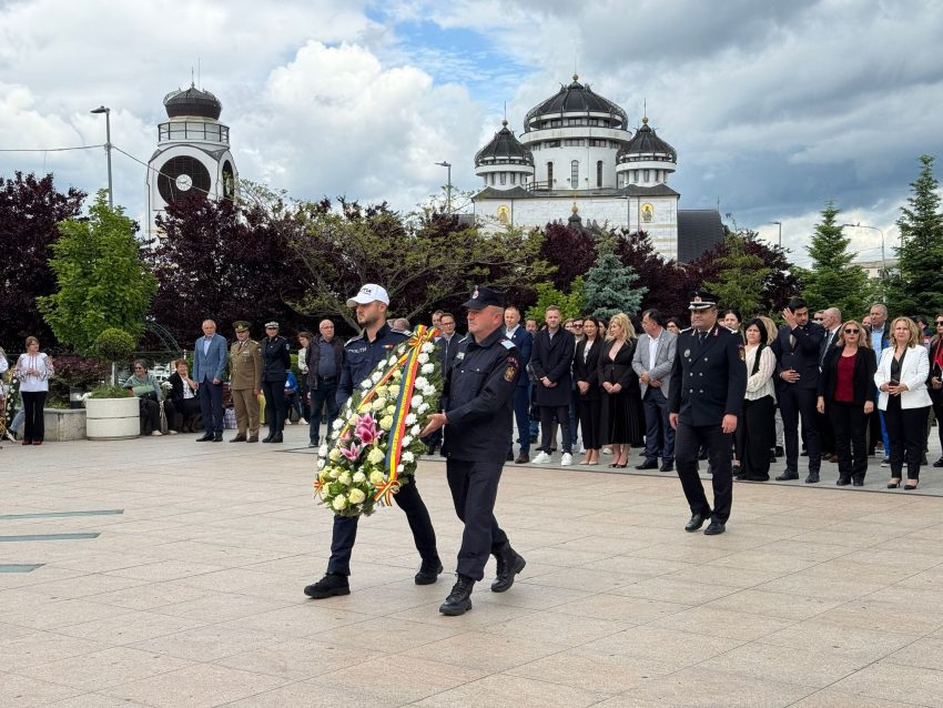 Centrul Cultural Mioveni: „Cinste și glorie eternă eroilor României!” 1 CCM Mioveni
