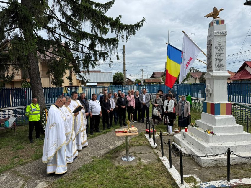 Centrul Cultural Mioveni: „Cinste și glorie eternă eroilor României!” 3 CCM Mioveni