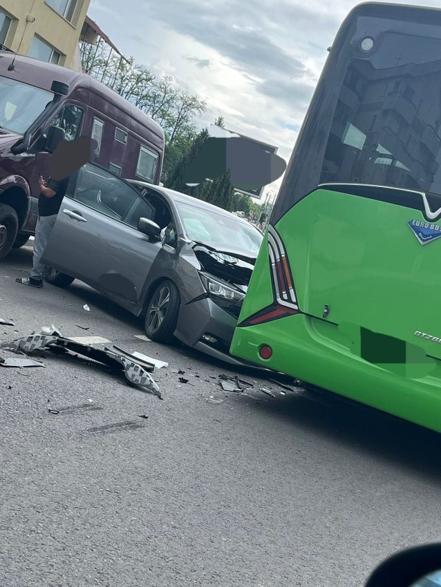 Accident cu victime la Curtea de Argeș! Impact între o mașină și un autobuz 1 accident Arges auto autobuz