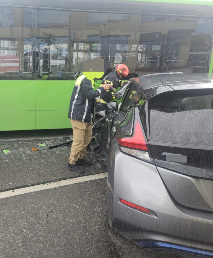 Accident cu victime la Curtea de Argeș! Impact între o mașină și un autobuz 2 accident Arges auto autobuz