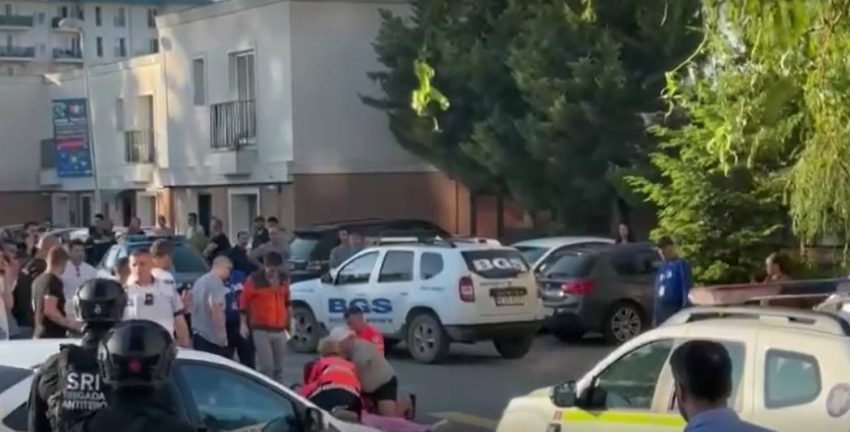 (Video) Tânără împușcată pe stradă în cartierul Cosmopolis. Ar fi o fostă concurentă la „Insula Iubirii” 3 - (Video) Tânără împușcată pe stradă în cartierul Cosmopolis. Ar fi o fostă concurentă la „Insula Iubirii”