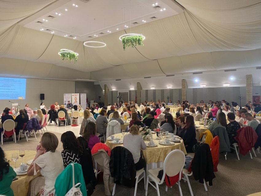 Estera STĂMOIU, președinte OAMGMAMR Argeș: ”Colaborarea instituțiilor reprezentative din sănătate, fundament pentru asigurarea și dezvoltarea serviciilor de sănătate performante” 8 3766001b 3d74 4091 a51a f6158dacfd40 - Estera STĂMOIU, președinte OAMGMAMR Argeș: ”Colaborarea instituțiilor reprezentative din sănătate, fundament pentru asigurarea și dezvoltarea serviciilor de sănătate performante”