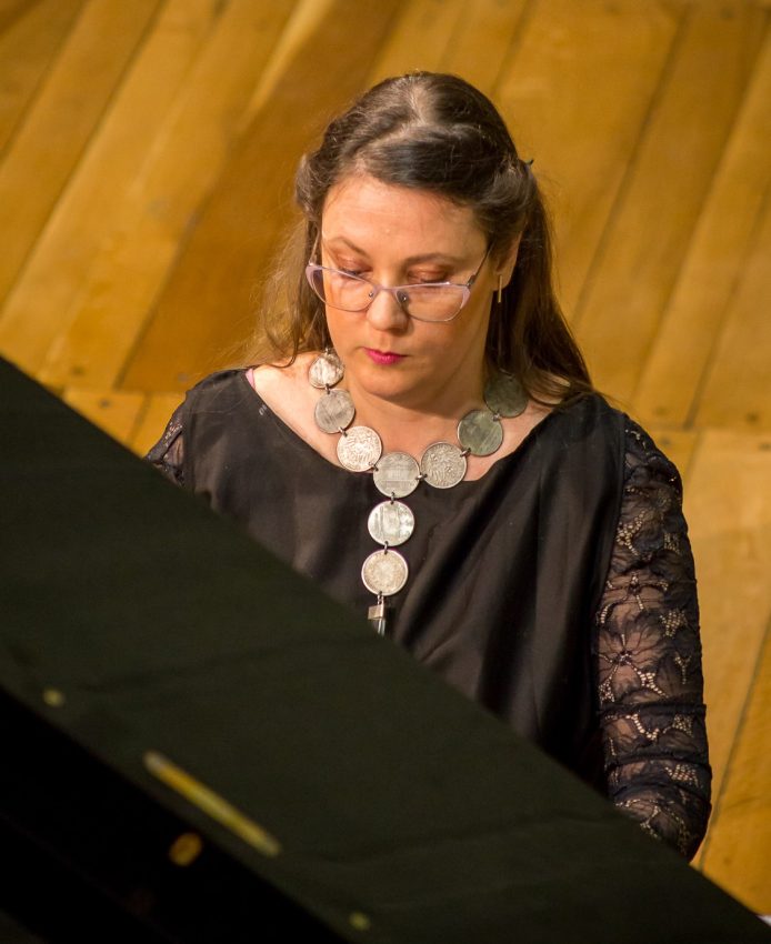 Adriana Toacsen - Lady M&Brahms, joi la Filarmonica Pitești