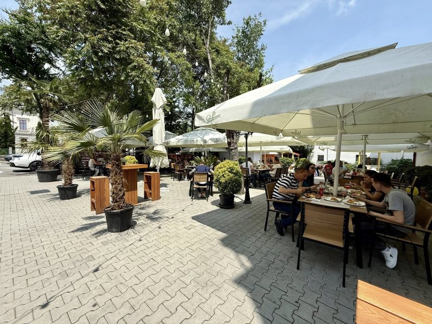 503606160 1142838541218880 4074625111905301806 n - Terasa Casa Argeșeană - Locul ideal pentru seri de vară și zâmbete alături de cei dragi