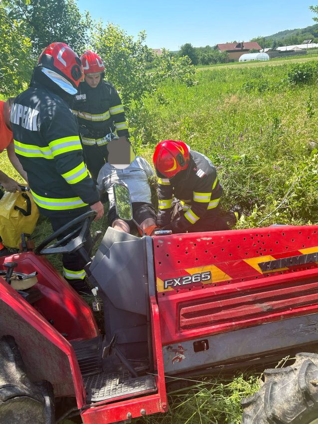 Argeșean preluat de echipaj medical! A fost surprins sub un tractor! 1 WhatsApp Image 2025 06 03 at 12.58.32 - Argeșean preluat de echipaj medical! A fost surprins sub un tractor!