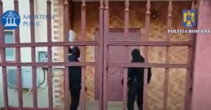 ZXC - (Video) 9 percheziții domiciliare efectuate de polițiști în Argeș