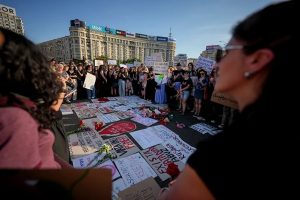 cats - Protest în Piața Victoriei, după uciderea Teodorei
