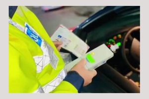 Prins la volan beat și cu permisul anulat! Câmpulungean reținut! 1 etilotest-alcooltest-sofer