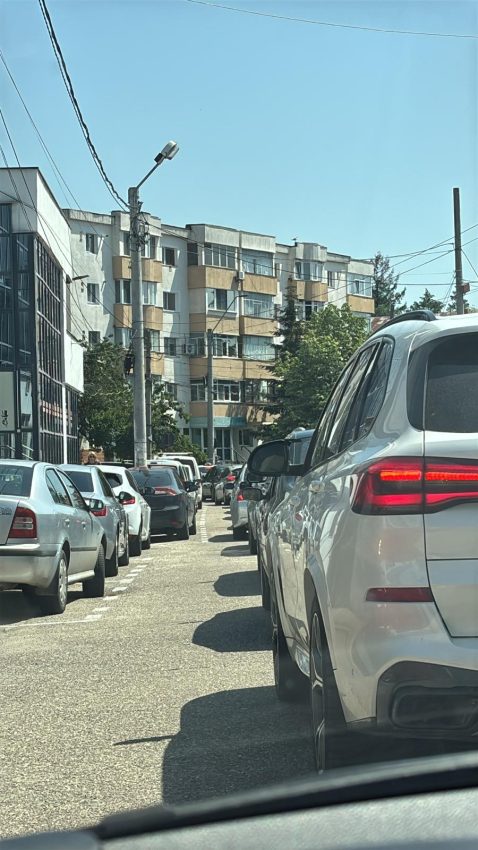 (Video) Trafic reluat pe strada Smeurei din Pitești! Macaraua prăbușită a fost ridicată! 4 WhatsApp Image 2025 06 05 at 11.47.12 - (Video) Trafic reluat pe strada Smeurei din Pitești! Macaraua prăbușită a fost ridicată!