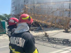 WhatsApp Image 2025 06 05 at 12.46.25 1 - (Video) Trafic reluat pe strada Smeurei din Pitești! Macaraua prăbușită a fost ridicată!