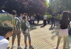 Ziua Mondială a Mediului la Mioveni: Primarul Aurel Costache a vorbit elevilor despre sortarea corectă a deșeurile 3 Sursă foto: FB Primăria Orașului Mioveni.