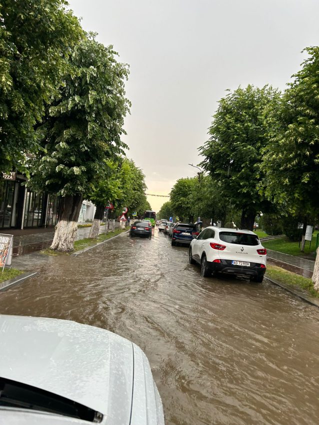 (Video) Vremea rea a făcut dezastru într-o comună din Argeș! 1 WhatsApp Image 2025 06 06 at 16.57.37 1 - (Video) Vremea rea a făcut dezastru într-o comună din Argeș!