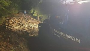 bdbca156 f4ae 429f aecf 36358b2d8b7f - (Video) 17 persoane au fost coborâte în siguranță de pe Valea Rea