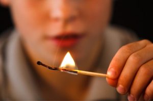 incendiu copii - Incendiu într-un parc de joacă din România! Focul a fost provocat de copii