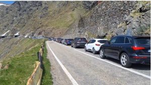 (VIDEO) Aglomerație pe Transfăgărășan! Vremea frumoasă i-a scos pe români la plimbare 1 cats 2 - (VIDEO) Aglomerație pe Transfăgărășan! Vremea frumoasă i-a scos pe români la plimbare