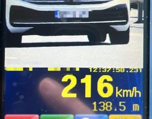 Tânăr prins gonind cu 216 km/h pe A1! Avea permisul expirat 1 5ddcb574 8530 4294 8b06 3be8f1a6c888 - Tânăr prins gonind cu 216 km/h pe A1! Avea permisul expirat