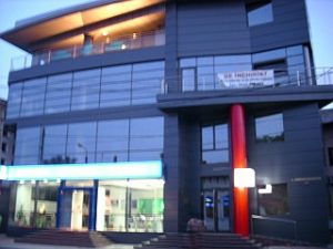 clinica1 mare - Redescoperă încrederea în zâmbetul tău cu Implant & Esthetic Center din Pitești!