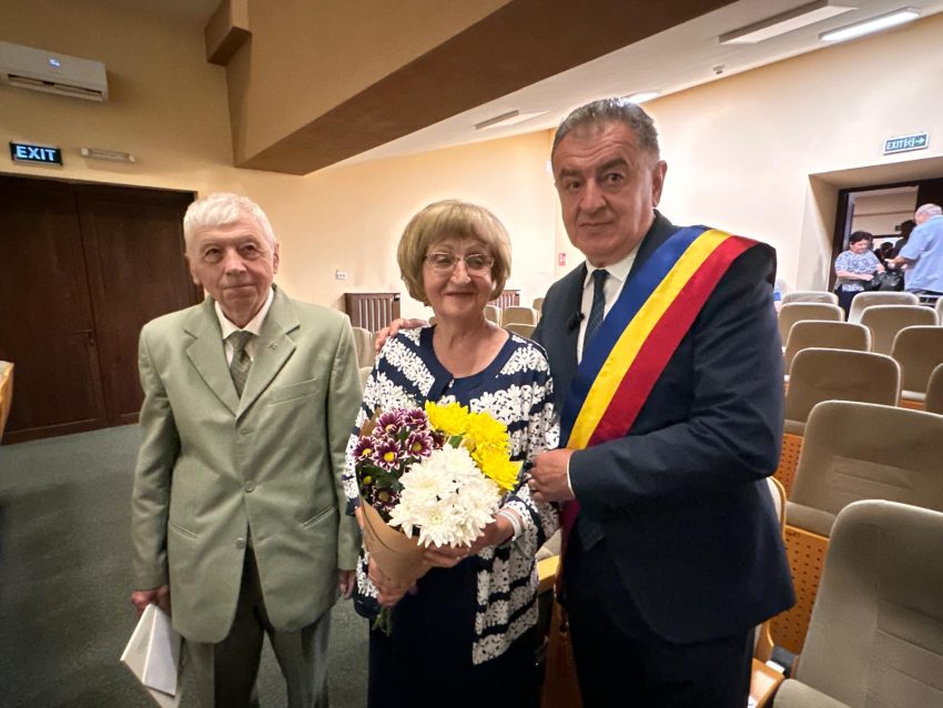 87 de cupluri longevive din Pitești au fost celebrate la Filarmonică 2 cupluri premiate Pitesti