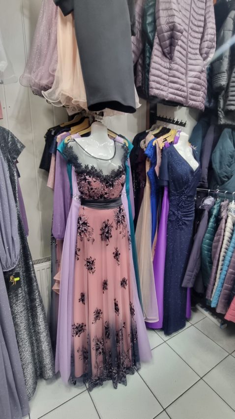 Vara evenimentelor începe la Complex Comercial John – tot ce ai nevoie, într-un singur loc! 3 John haine - Vara evenimentelor începe la Complex Comercial John – tot ce ai nevoie, într-un singur loc!