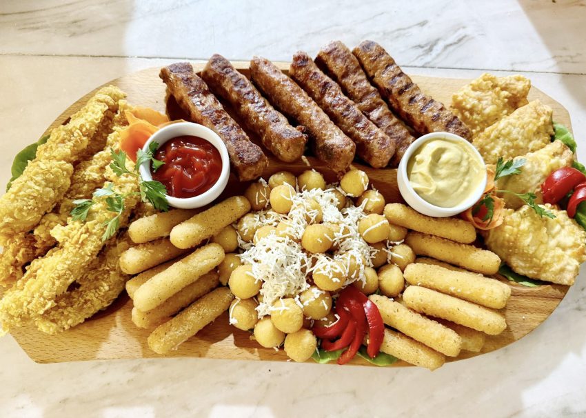 Terasa de vară de la Casa Argeșeană Tradițional – gusturi românești, verdeață și voie bună, chiar în inima Piteștiului 3 casa argeseana4 - Terasa de vară de la Casa Argeșeană Tradițional – gusturi românești, verdeață și voie bună, chiar în inima Piteștiului