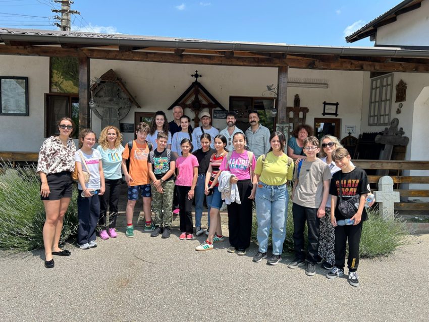 Cultură, tradiție și aventură: elevii din Istanbul descoperă România autentică la Topoloveni 6 topolovce ni 6 - Cultură, tradiție și aventură: elevii din Istanbul descoperă România autentică la Topoloveni