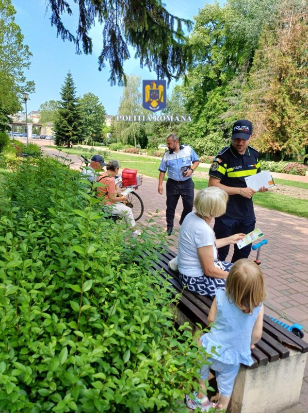 Pitești. Activități preventive desfășurate de Ziua Europeană de Prevenire a Furturilor din Locuințe 1 activitate anti furt politisti