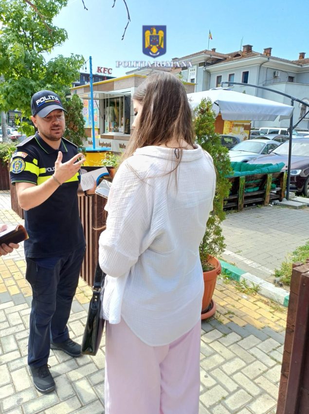 Pitești. Activități preventive desfășurate de Ziua Europeană de Prevenire a Furturilor din Locuințe 4 activitate anti furt politisti