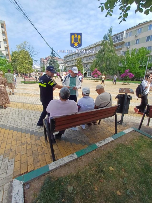 Pitești. Activități preventive desfășurate de Ziua Europeană de Prevenire a Furturilor din Locuințe 3 activitate anti furt politisti