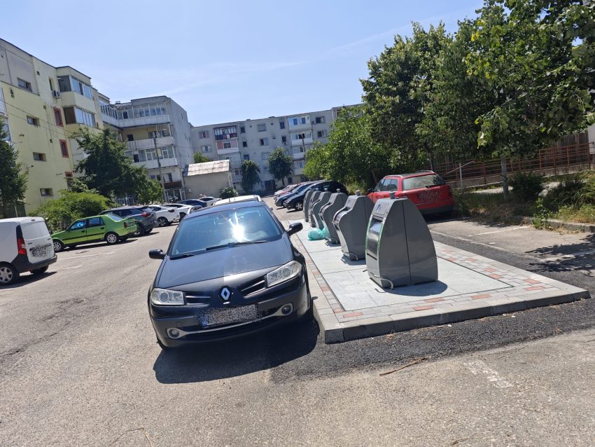 Atenție piteșteni! Blocarea accesului la platformele de colectare a deşeurilor se sancţionează! 3 blocare containere Pitesti
