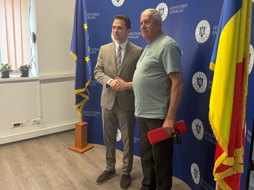 Primarii din Albeștii de Muscel și Poienarii de Muscel au semnat contracte pentru energie verde. Investesc în centrale fotovoltaice 2 Sursă foto: PNL Arges