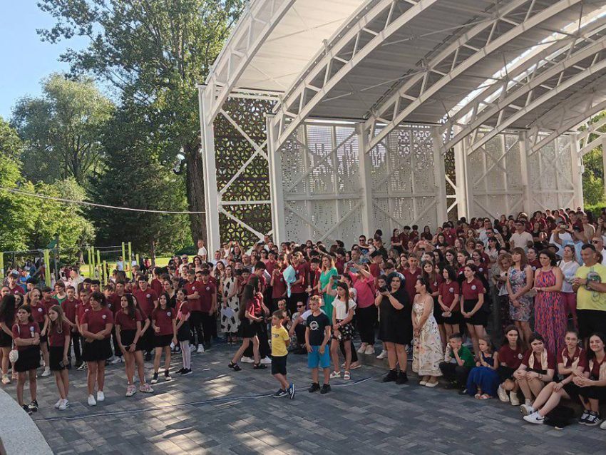 Performanță și mândrie la Școala „Tudor Vladimirescu”: 3 din 4 medii de 10 din Argeș, în 2024 1 Sursă foto: FB Cristian Gentea.