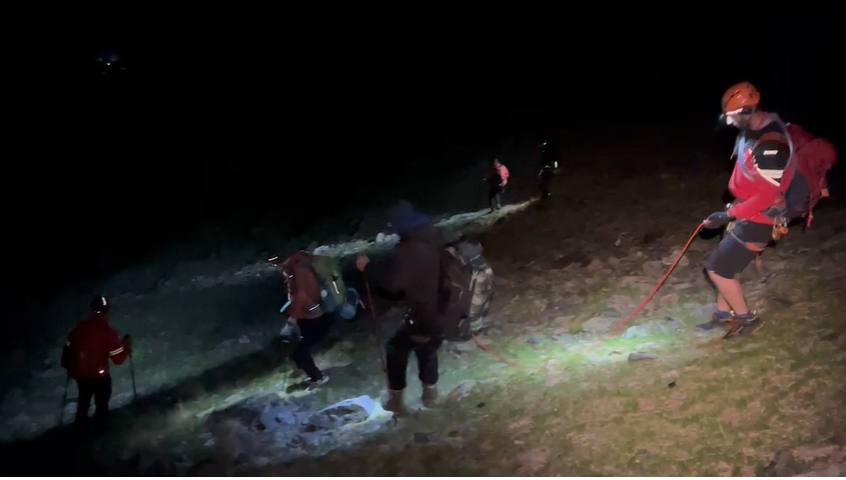 ((Video) Intervenție Salvamont Argeș pentru recupararea a 3 turiști din Republica Moldova 1 salvamontisti munte interventie