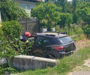 Accident cu victimă în Argeș. Autoturism intrat într-un cap de pod! 1 accident masina cap de pod