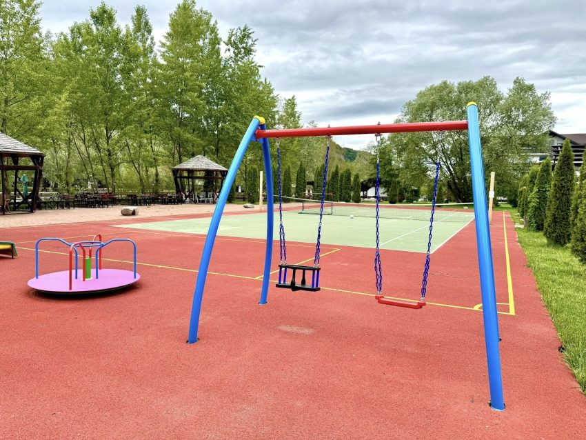 Complexul Turistic Casa Lăzăroiu – Relaxare și Tradiție în Inima Naturii 7 Casa Lazaroiu