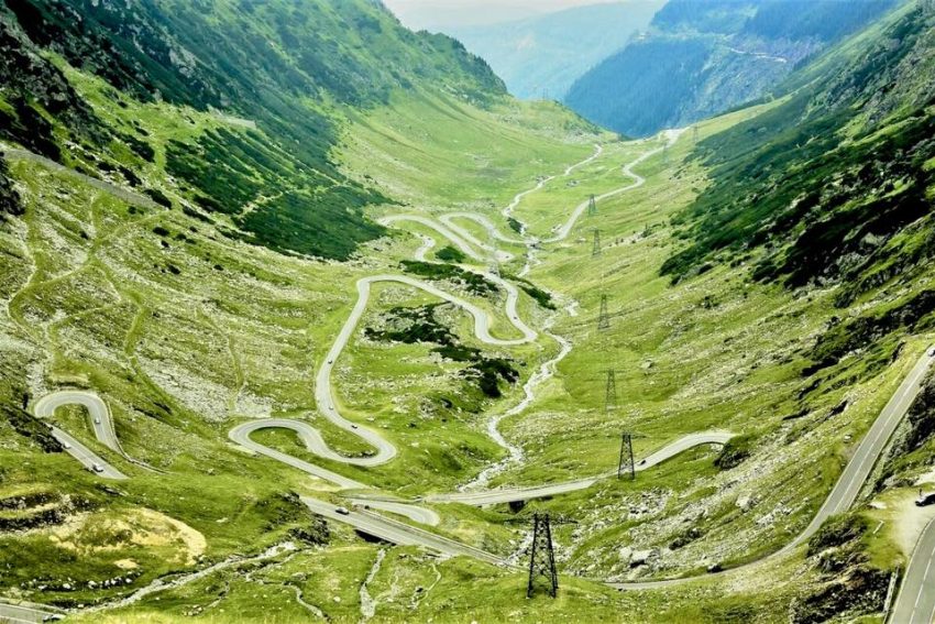 Planuri de vacanță? Vizitează Valea Argeșului cu plecare de la Casa Lăzăroiu! 1 Transfagarasan